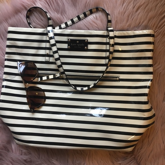 kate spade Handbags - Kate Spade handbag 👜 wonderful conditions.